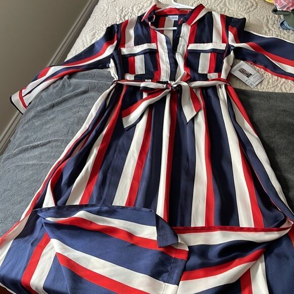 Newtimes Development Ltd. Shirt Style Dress w/belt. Midi. Size Small/Medium - Picture 11 of 11